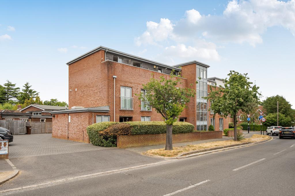 2 Bedroom Apartment for Sale in Sanderstead, CR2 9DT