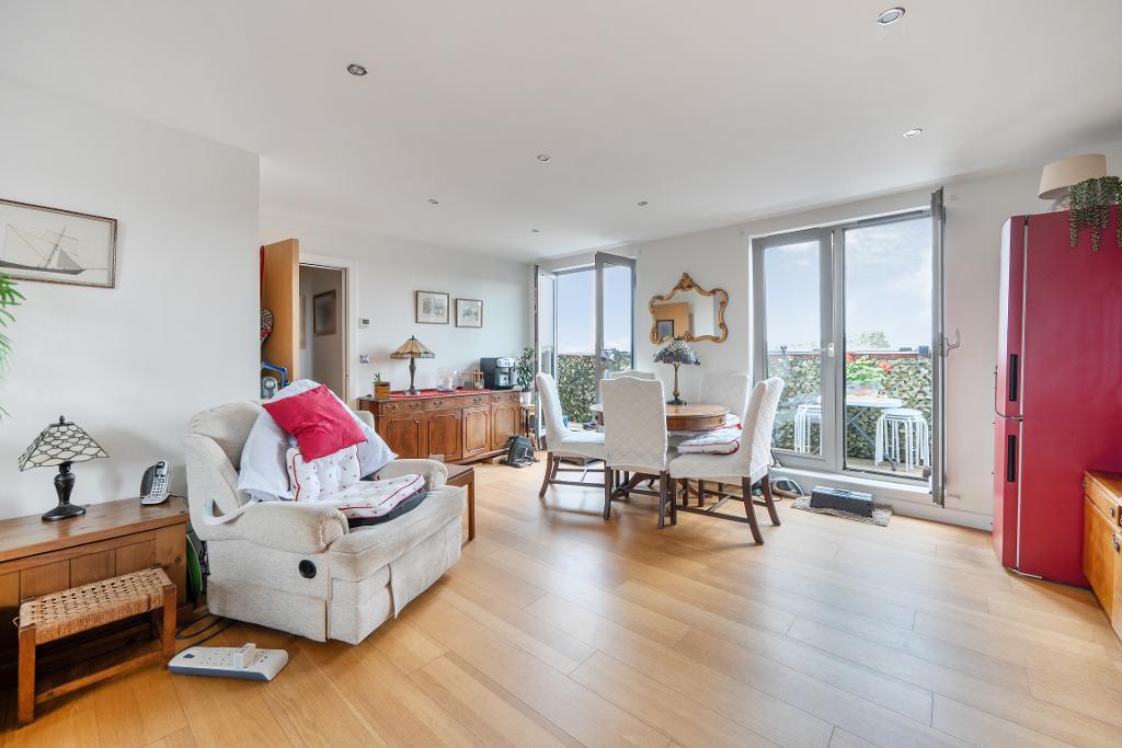 2 Bedroom Apartment for Sale in Sanderstead, CR2 9DT