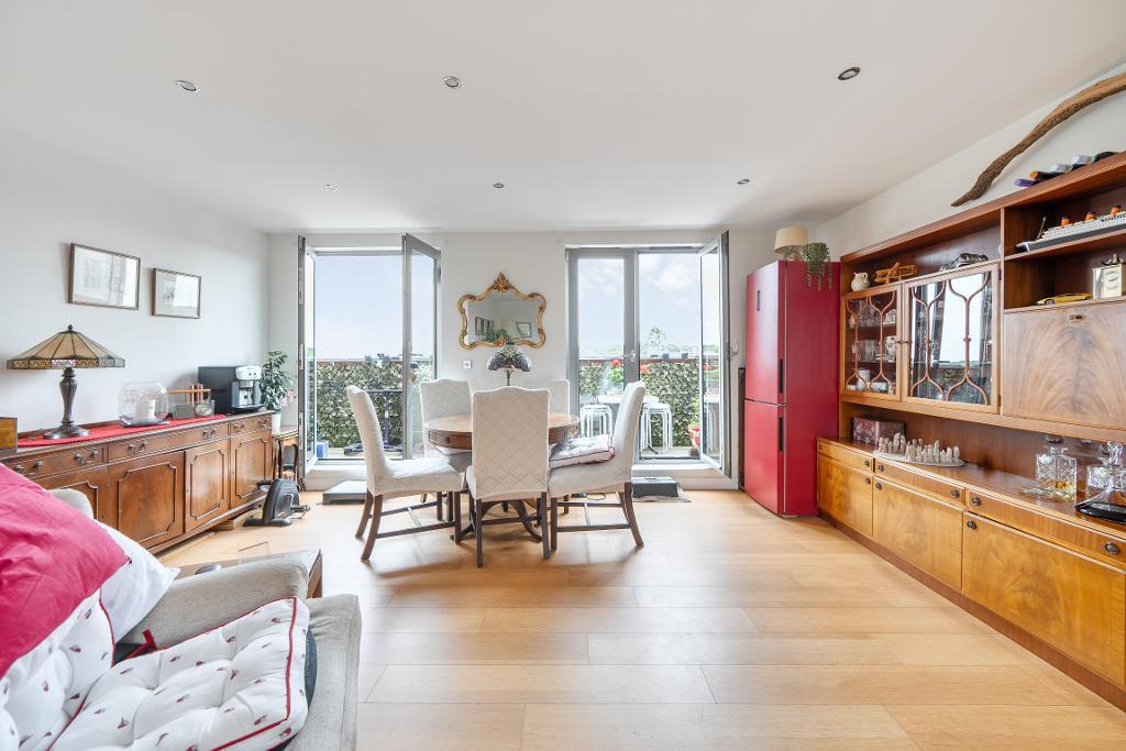 2 Bedroom Apartment for Sale in Sanderstead, CR2 9DT
