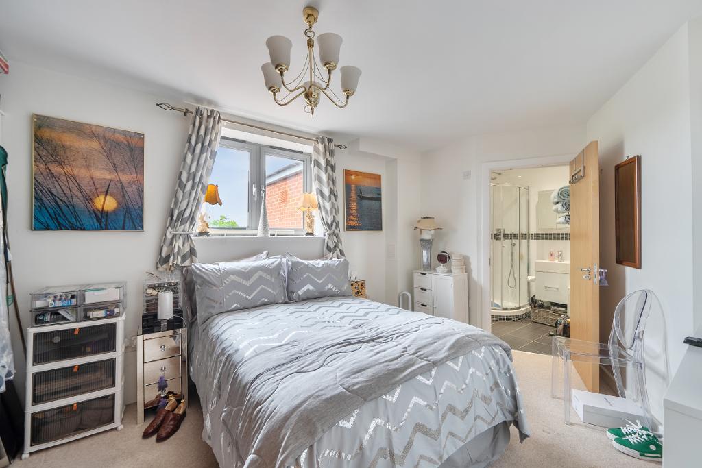 2 Bedroom Apartment for Sale in Sanderstead, CR2 9DT