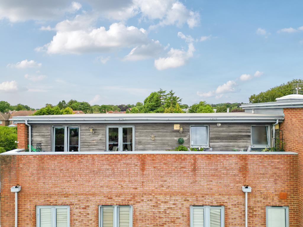 2 Bedroom Apartment for Sale in Sanderstead, CR2 9DT