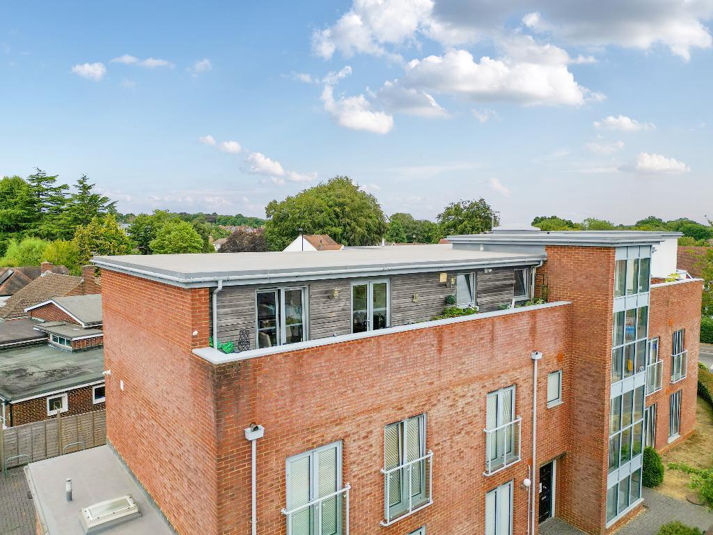 2 Bedroom Apartment for Sale in Sanderstead, CR2 9DT