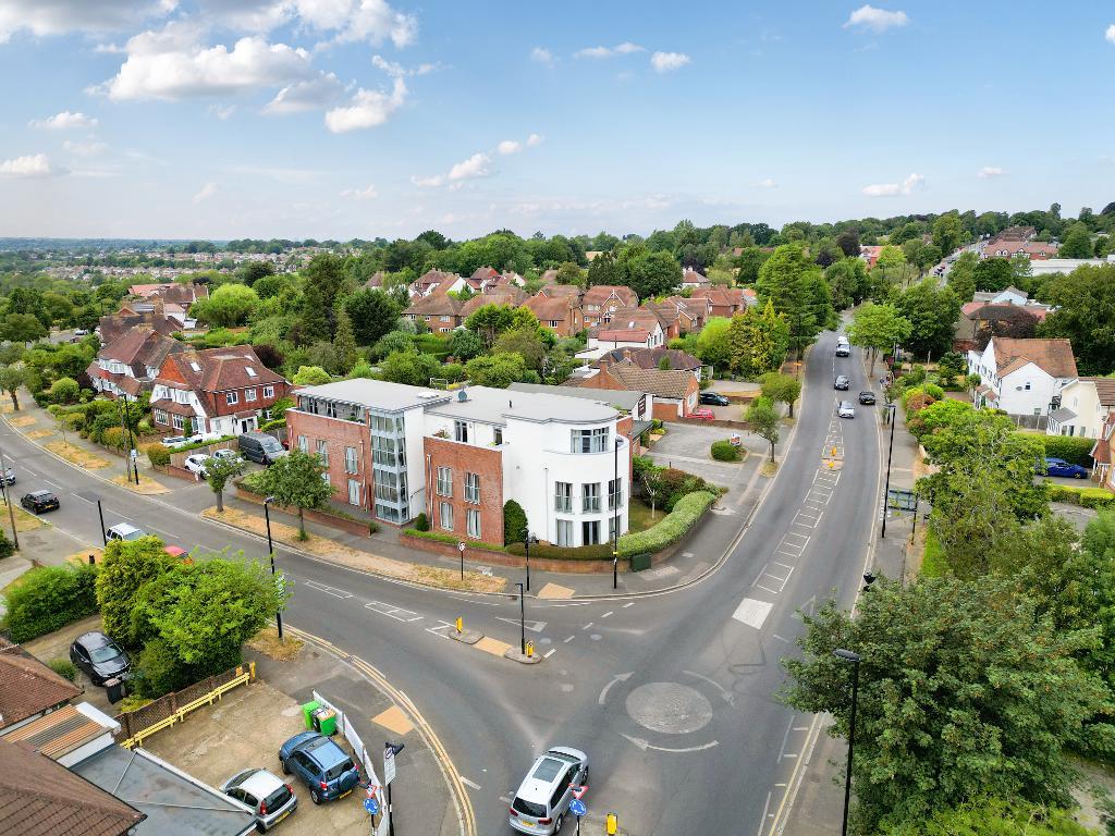 2 Bedroom Apartment for Sale in Sanderstead, CR2 9DT