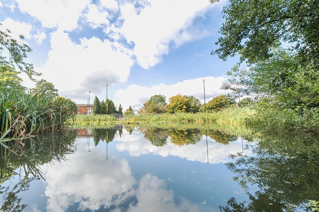 2 Bedroom Apartment for Sale in Sanderstead, CR2 9DT
