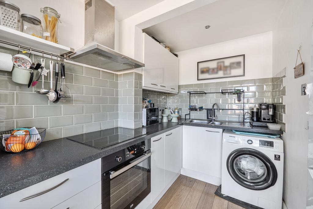 2 Bedroom Apartment for Sale in South Croydon, CR2 9LA