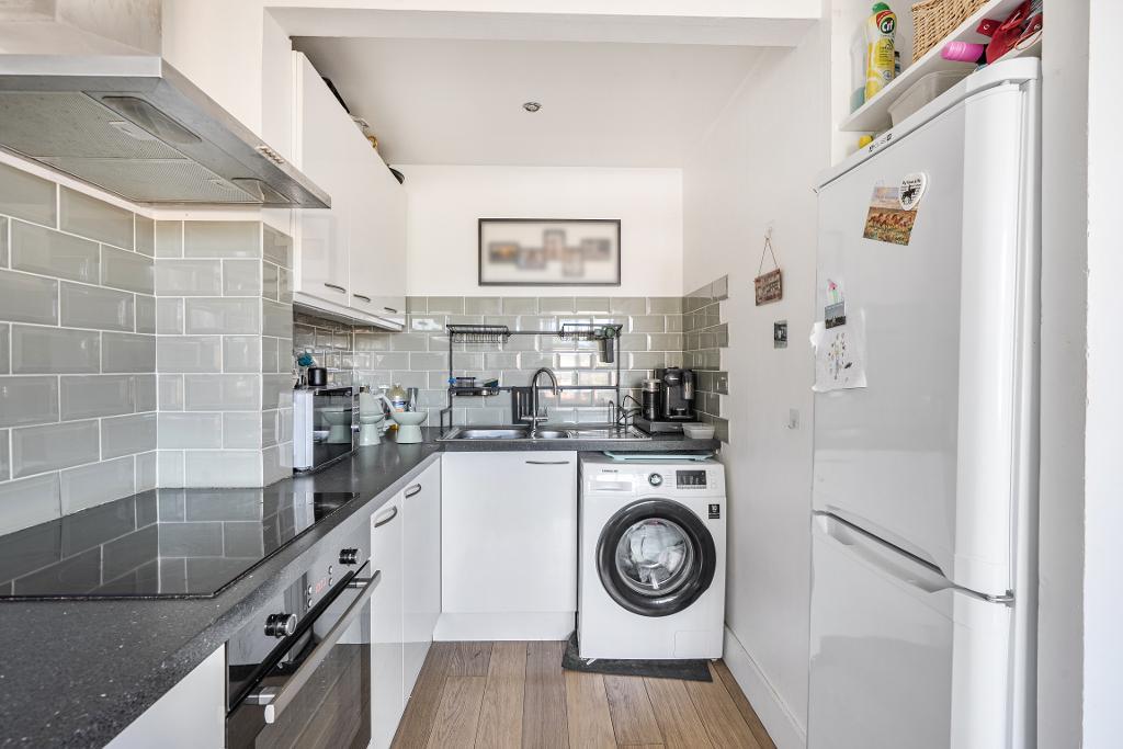2 Bedroom Apartment for Sale in South Croydon, CR2 9LA