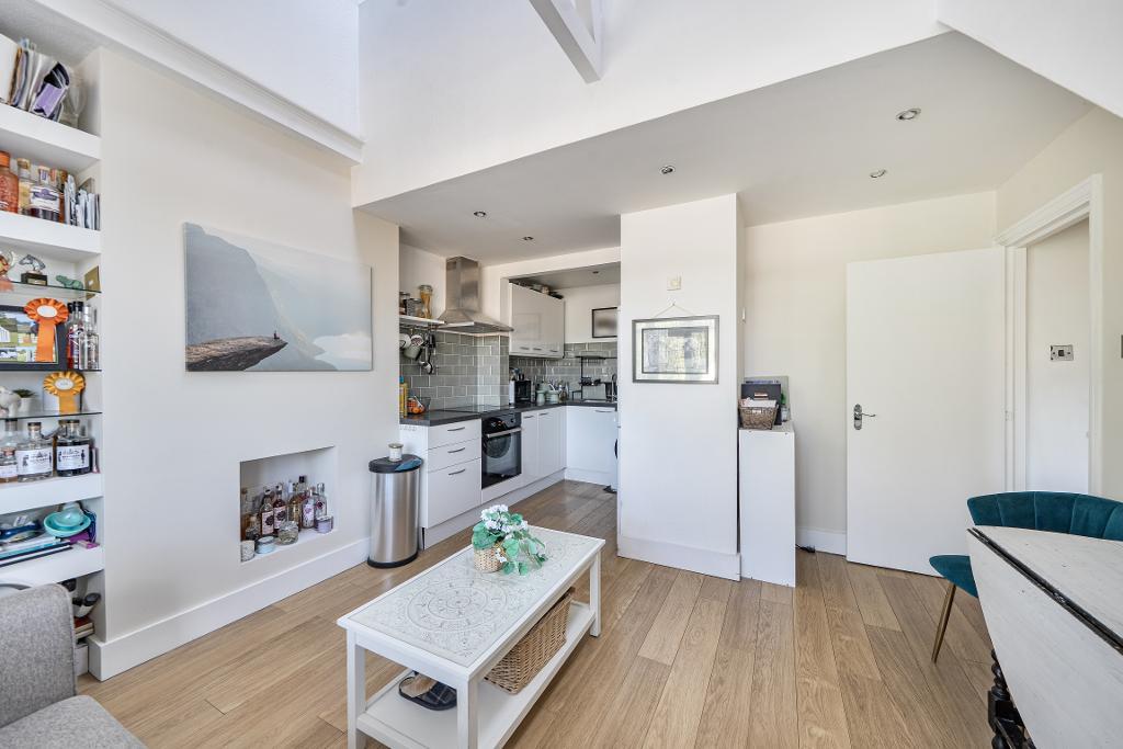2 Bedroom Apartment for Sale in South Croydon, CR2 9LA