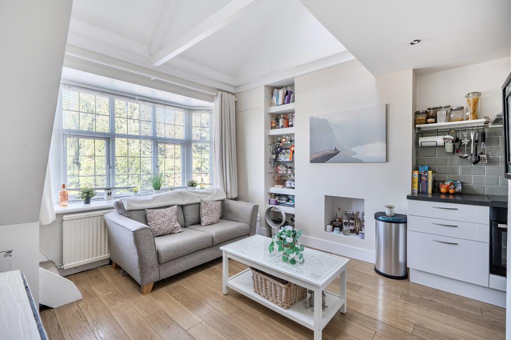 2 Bedroom Apartment for Sale in South Croydon, CR2 9LA