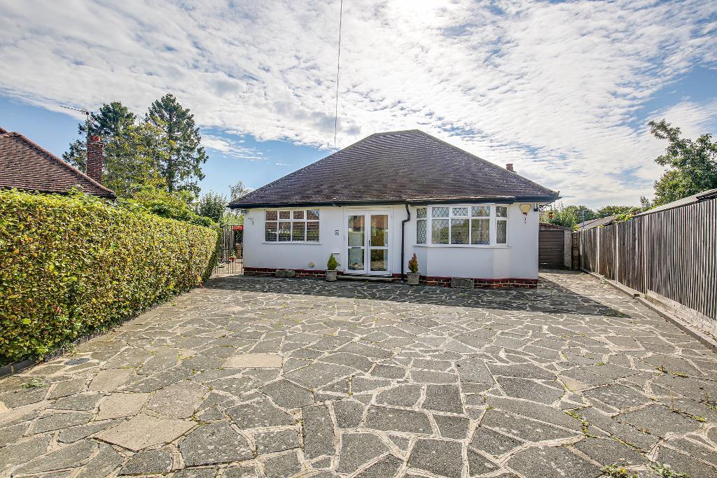 2 Bed Detached Bungalow Property for Sale in South Croydon, CR2 9HR