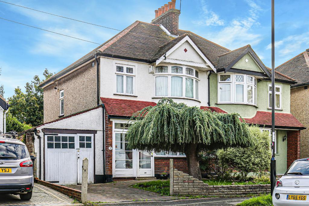 3 Bed Semi-Detached Property for Sale in South Croydon, CR2 0QH