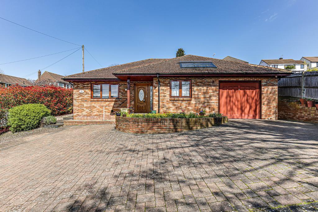 3  Bed Detached Bungalow Property to Rent in South Croydon, CR2 9NN