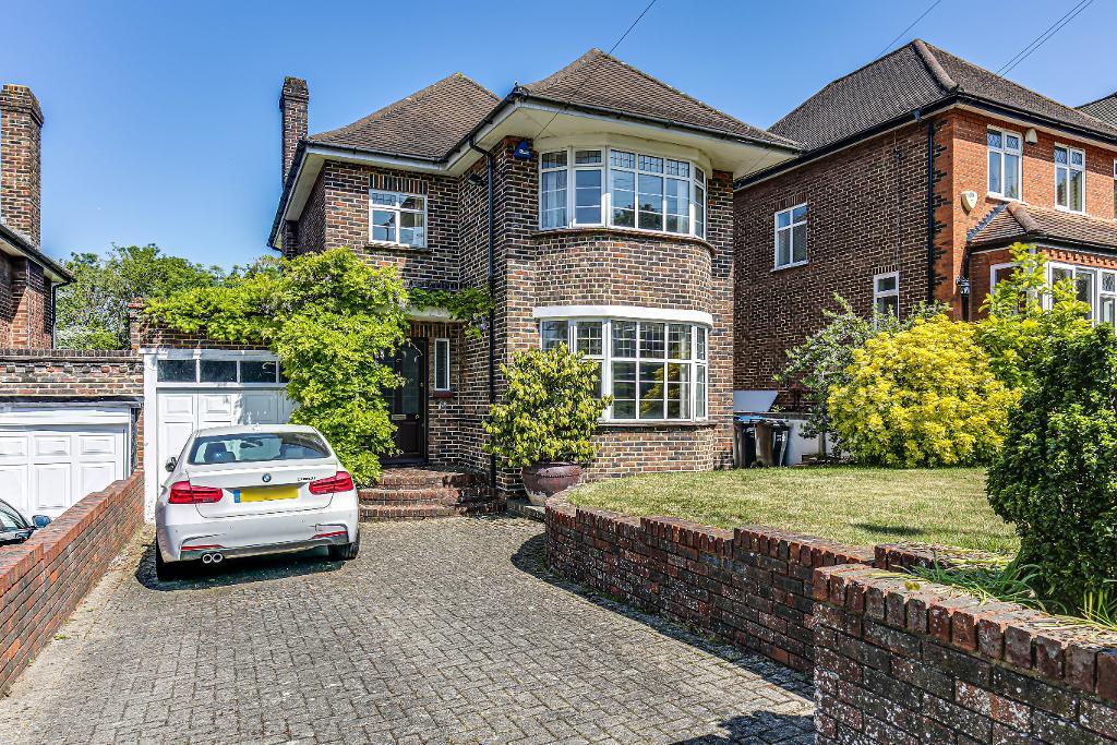 3 Bed Detached Property for Sale in Purley, CR8 1JN