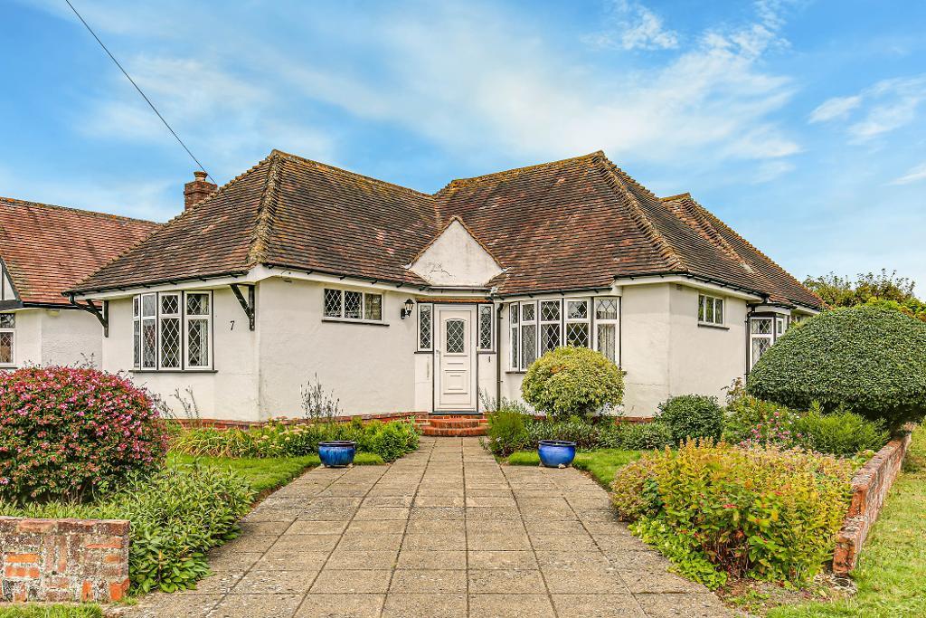 3 Bed Detached Bungalow Property for Sale in Sanderstead, CR2 9HQ