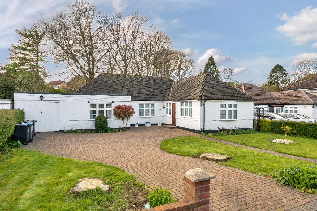 3 Bed Detached Bungalow Property for Sale in Sanderstead, CR2 9AW