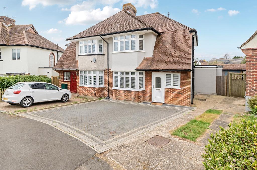 Hillsmead Way, Sanderstead, CR2 9DL