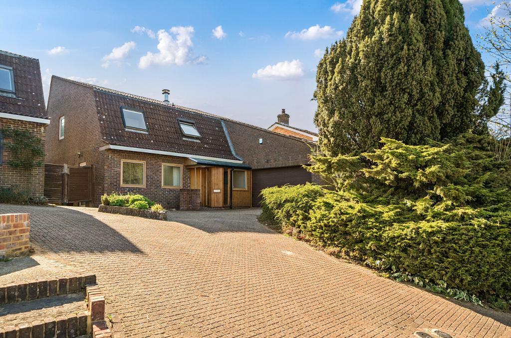 5  Bed Detached Property to Rent in Warlingham, CR6 9BP