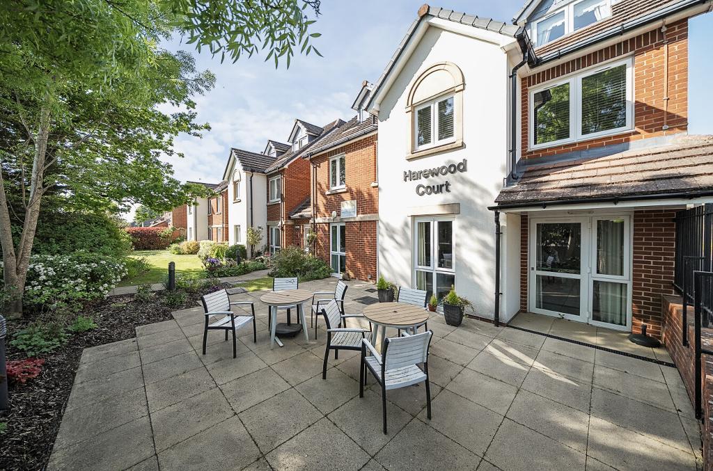 Limpsfield Road, Warlingham, Surrey, CR6 9DX