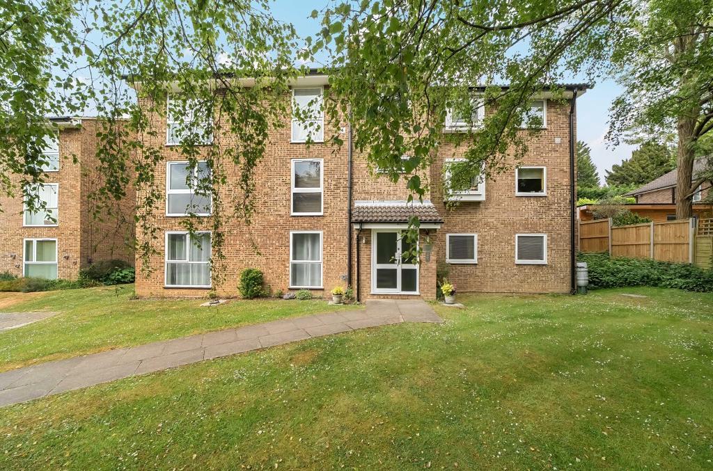 Wettern Close, Sanderstead, Surrey, CR2 0NT