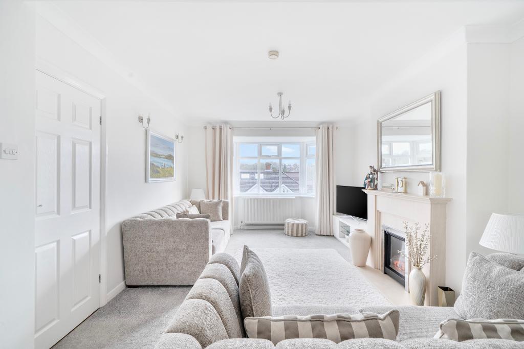 3  Bed Semi-Detached Property to Rent in Sanderstead, CR2 9NQ